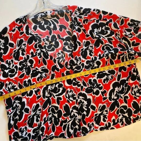LEiTH Floral Red Black & White Semi Cropped V Neck Blouse, Size 4X - Picture 7 of 8